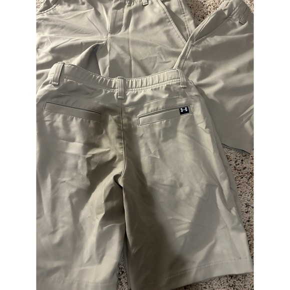 Four Pairs Of Under Armour Khaki Shorts Size Youth Medium - Picture 5 of 5